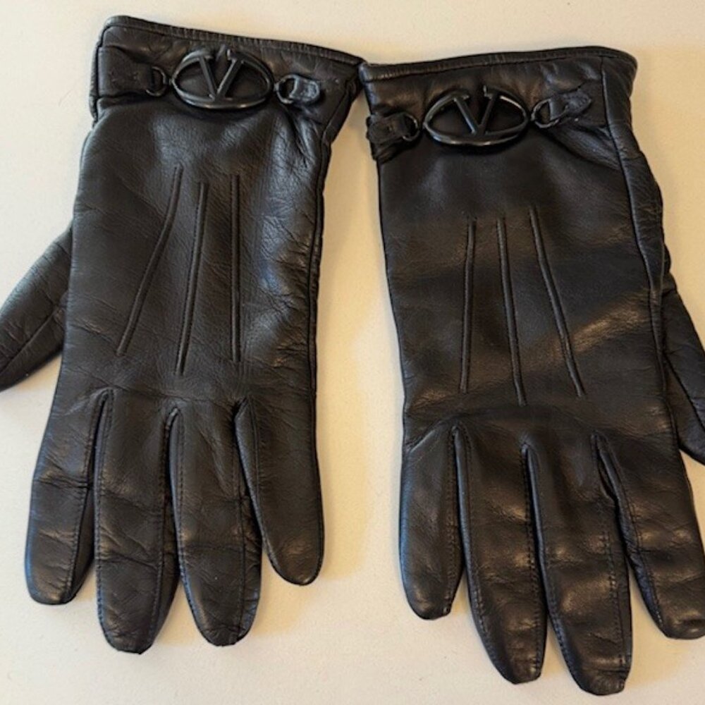 NWOT - Valentino V Logo Black Leather Gloves, Cashmere-Lined, Size 7.5 in